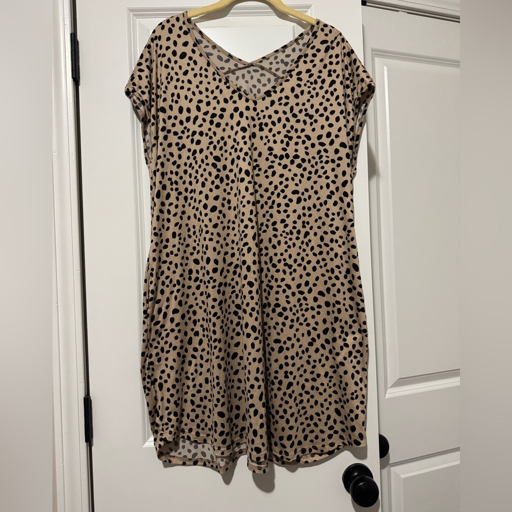 Vanilla Bay Tan and Black Animal Print Dress size Large with pockets
